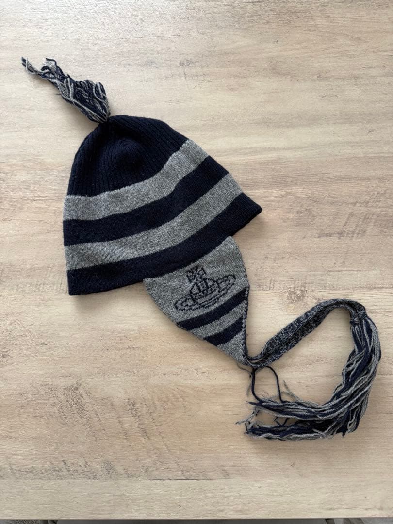 ヴィヴィアンウエストウッド 耳あて付きニット帽 ネイビーグレー