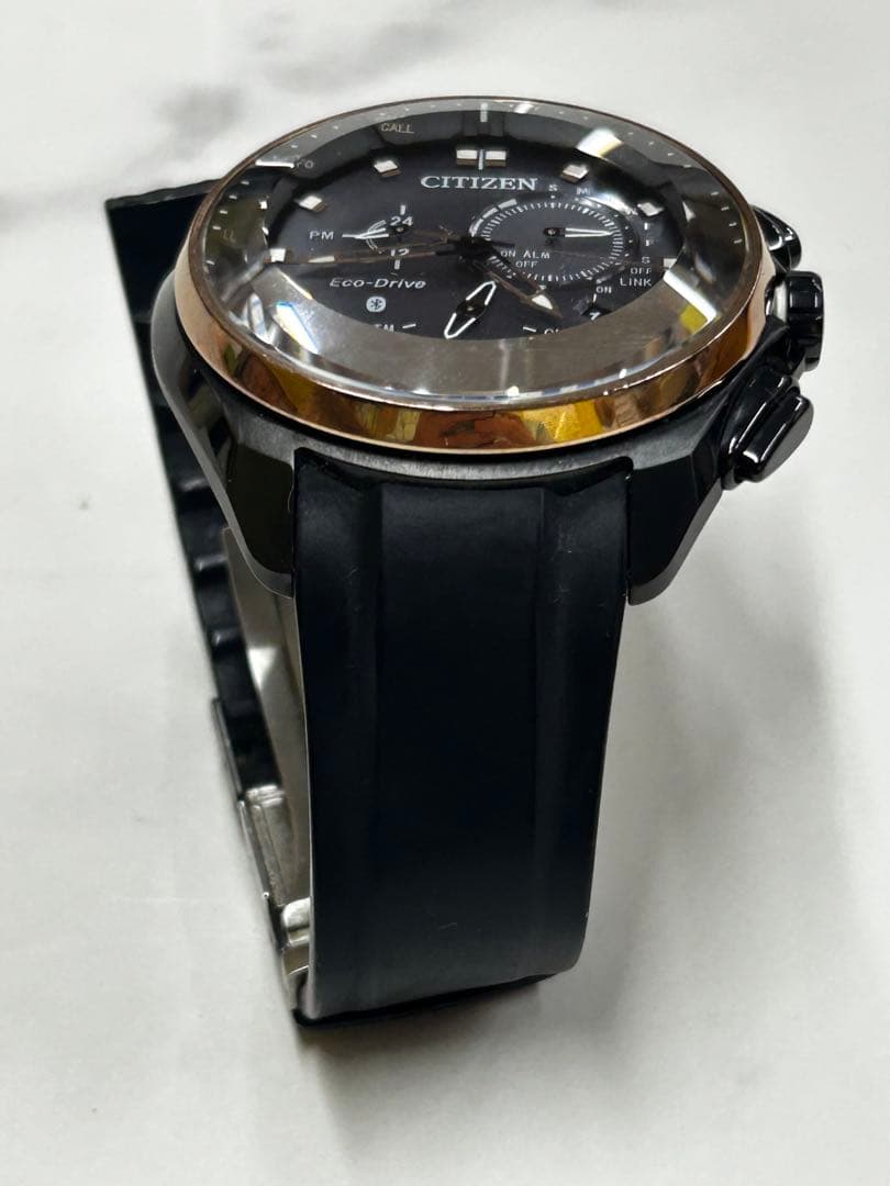 シチズン エコ・ドライブ Bluetooth ブラック＆ゴールド